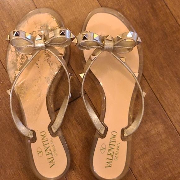 Valentino jelly flip flops 100% Authentic in Gold - Picture 1 of 4